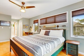 3 bedrooms, iron/ironing board, WiFi, bed sheets