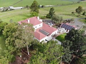 Exterior - Leconfield House, luxury and heritage hotels in Pokolbin Hunter Valley (Leconfield)