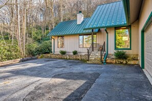 Unclassified image, 5 of 49, button