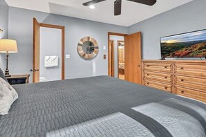 4 bedrooms, iron/ironing board, internet, bed sheets
