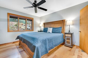 4 bedrooms, iron/ironing board, Internet, bed sheets