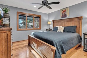 4 bedrooms, iron/ironing board, Internet, bed sheets
