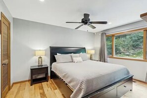 4 habitaciones, tabla de planchar con plancha, internet y ropa de cama 