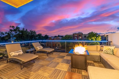 Roof Top Patio, Hot Tub, & Minutes from Downtown!