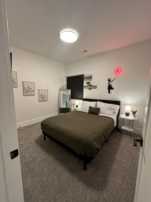 4 bedrooms, desk, WiFi, bed sheets - Roof Top Patio, Hot Tub, & Minutes from Downtown! (Denver)