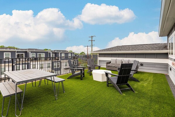 Unclassified image, 1 of 49, button