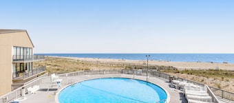 Sea Colony Ocean 1st floor condo w/ shared sauna, basketball court, and elevator