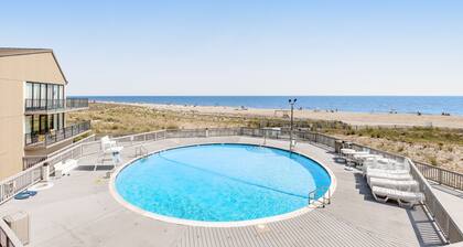Sea Colony Ocean 1st floor condo w/ shared sauna, basketball court, and elevator