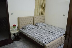 3 bedrooms, iron/ironing board, bed sheets