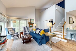 Flat-screen TV, fireplace, DVD player