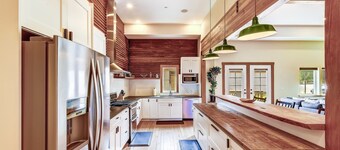 Historic luxe lodge in heart of Cascades