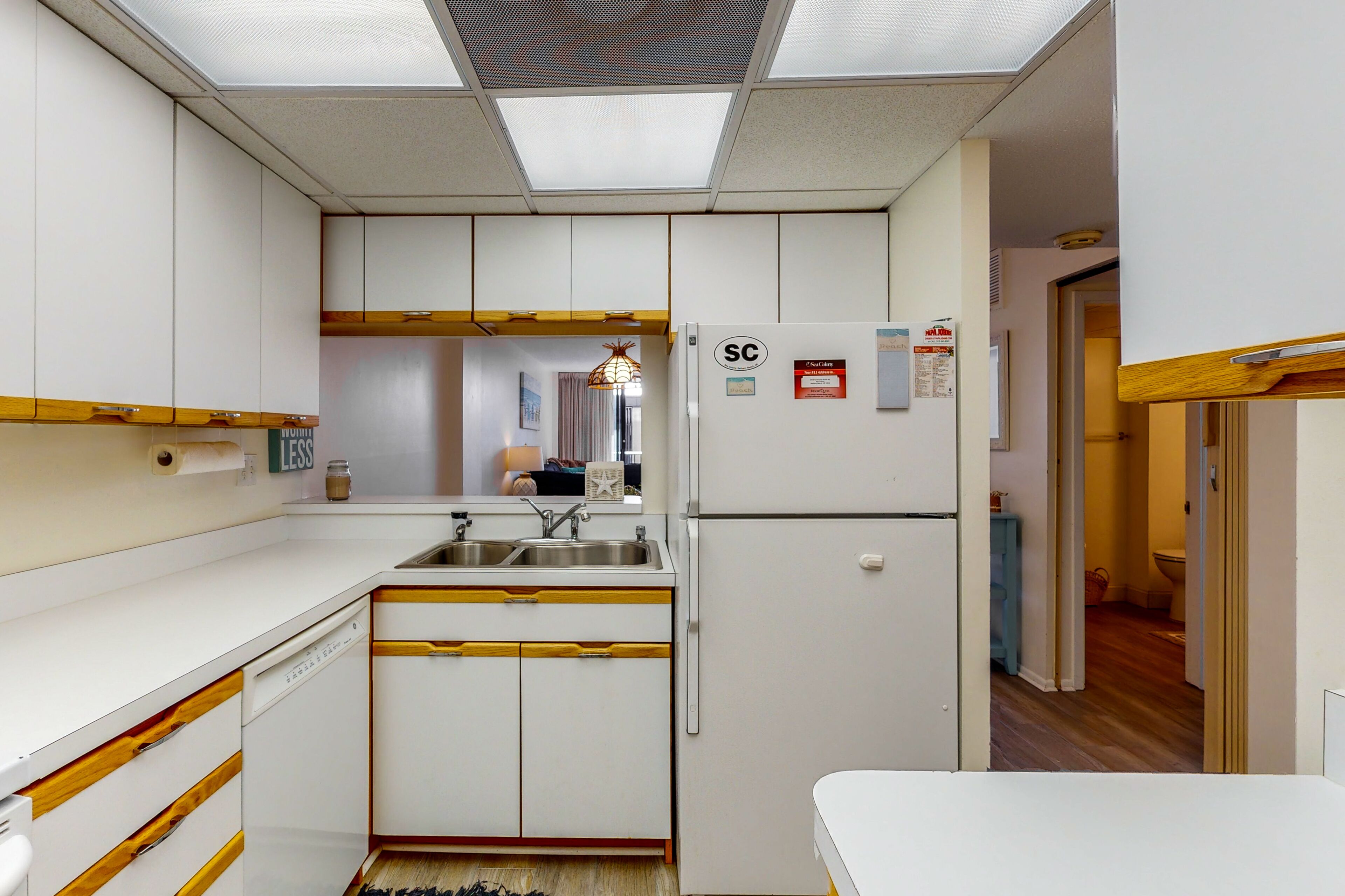 Sea Colony 2nd floor condo with pool, tennis, balcony, washer/dryer, elevator