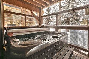 Indoor spa tub