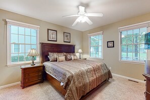 5 bedrooms, internet, bed sheets - Bear Trap Dunes dog-friendly house w/ shared sauna, tennis court, balcony (Ocean View)