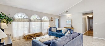 Candlelight Acres house w/ gas grill, outside shower & WIFI