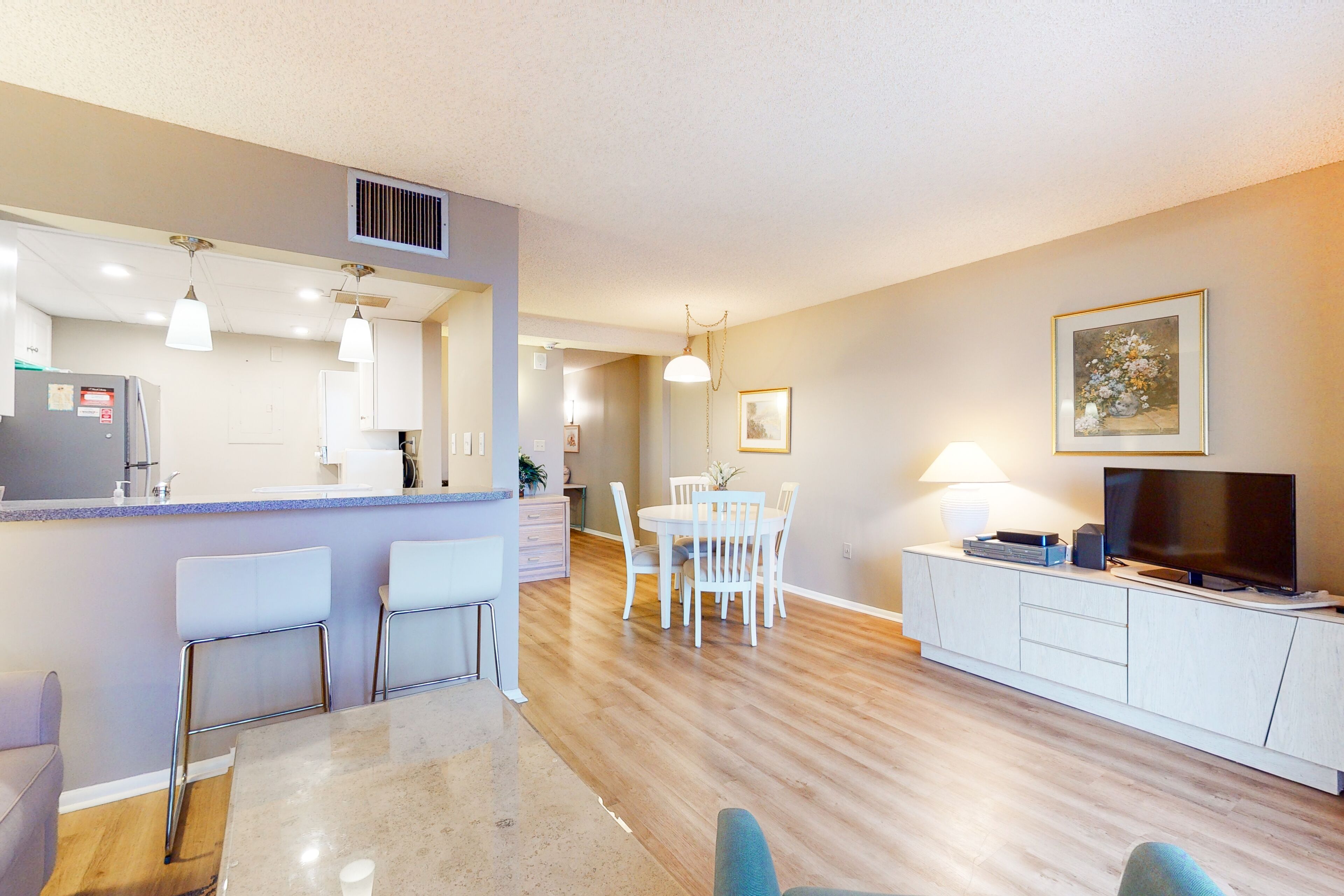 Sea Colony Ocean 2nd floor condo w/ shared sauna, tennis court, and elevator