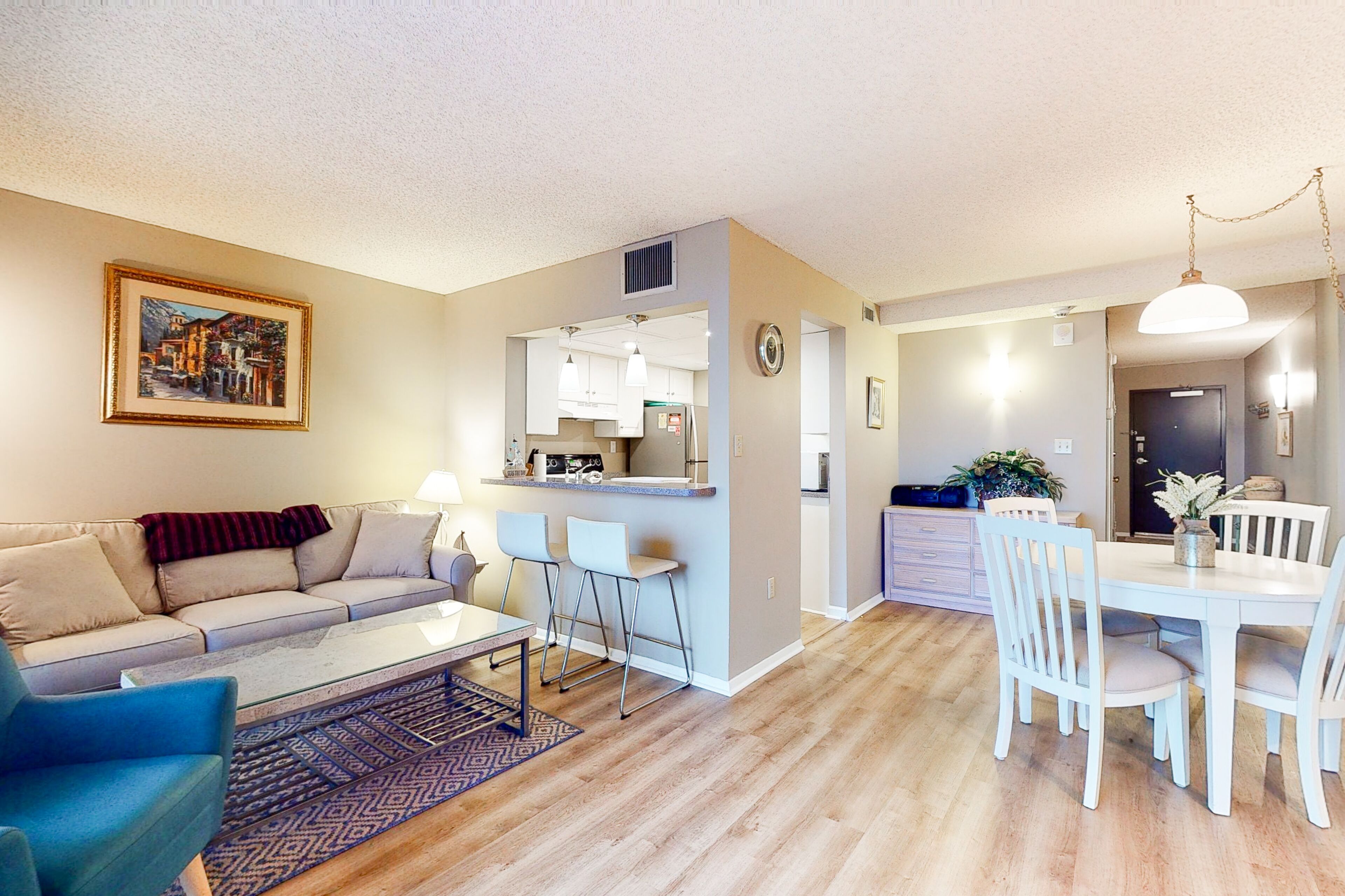 Sea Colony Ocean 2nd floor condo w/ shared sauna, tennis court, and elevator