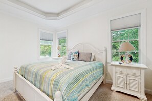 4 bedrooms, iron/ironing board, Internet, bed sheets