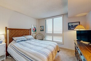 3 bedrooms, iron/ironing board, Internet, bed sheets - Sea Colony Ocean 2nd floor condo w/ pool, basketball court, and free WiFi (Bethany Beach)