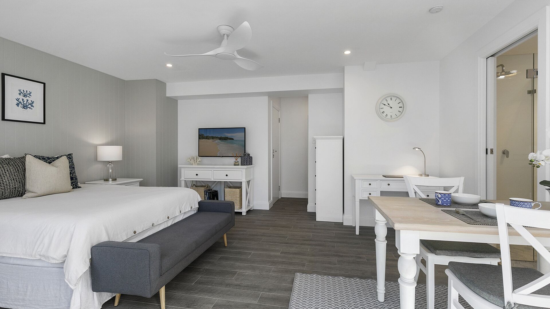 Spacious and Modern Studio where the Manly locals live!