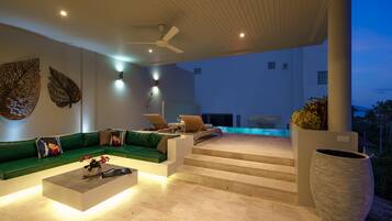 Luxury Villa | Terrace/patio