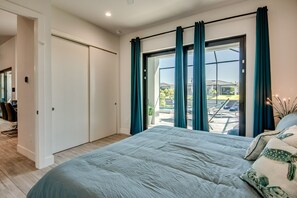 4 Schlafzimmer, Schreibtisch, Bügeleisen/Bügelbrett, Reisekinderbett