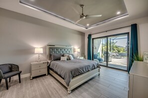 4 habitaciones, escritorio y tabla de planchar con plancha 