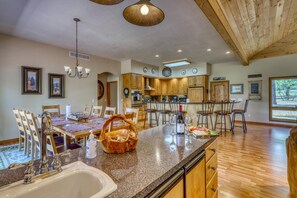 Dining - Tubing Promo! Luxury Amenities, Mountain View Home, Close to Hot Spring & Wolf Creek (Pagosa Springs)