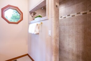 Shower, hair dryer, towels, shampoo