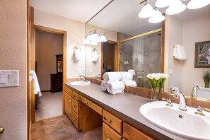 تجهيزات دش، مجففات شعر، مناشف، شامبو