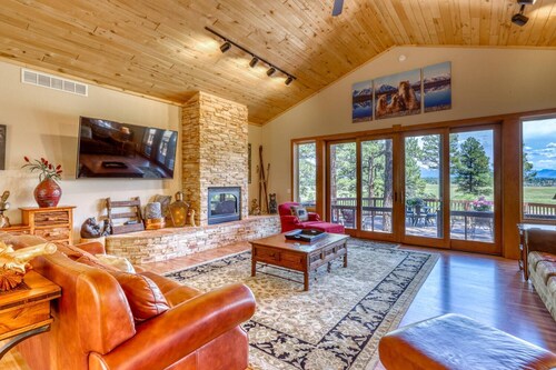 Wolf Creek Promo! Luxury Amenities, Mountain View Home, Close to Hot Spring & Wolf Creek