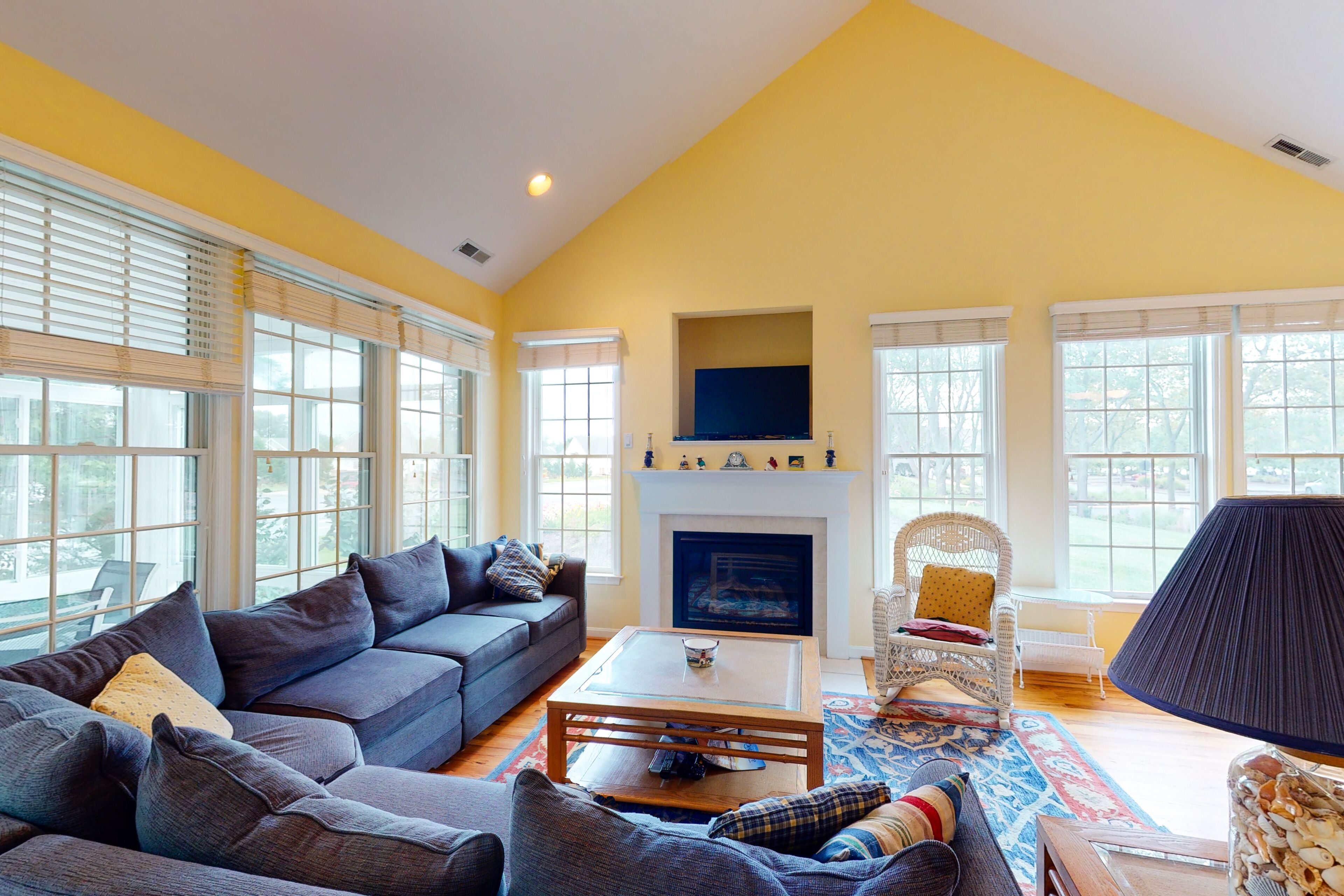 Bear Trap Dunes townhouse w/ fireplace, basketball court, tennis court, WiFi!