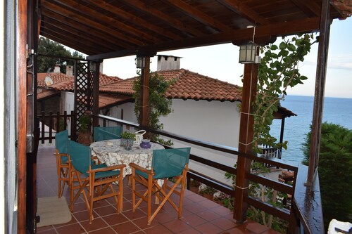 alisaxni seaside apartment(pelion Greece)