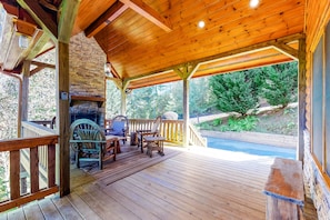 Outdoor dining - Secluded Two-Story Home w/ Two Fireplaces, Private Hot Tub, & Mountain Views, (Blue Ridge)
