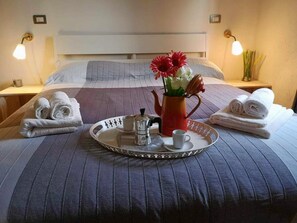 2 chambres, fer et planche à repasser, Wi-Fi gratuit, draps fournis