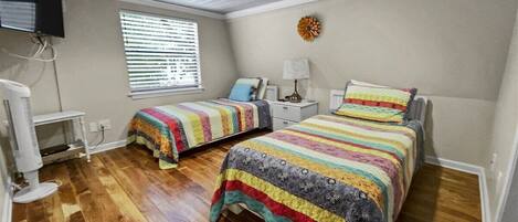 4 chambres, fer et planche à repasser, Wi-Fi gratuit, draps fournis