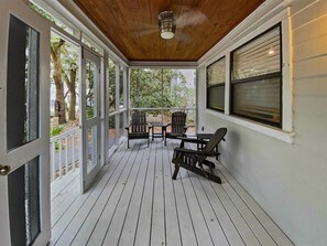 Terrace/patio - 'Homecoming Cottage' - Heated Pool, Bikes & Walk to Beach – Seagrove (Santa Rosa Beach)