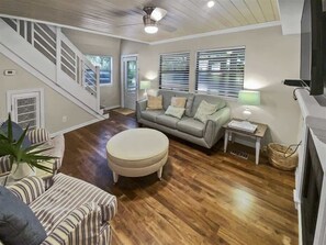 LED TV, fireplace, DVD player - Private Pool, 4 bikes, Steps to Seagrove Beach! (Santa Rosa Beach)