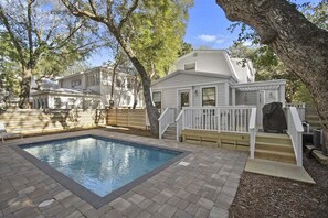 A heated pool - 'Homecoming Cottage' - Heated Pool, Bikes & Walk to Beach – Seagrove (Santa Rosa Beach)