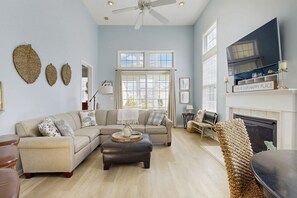 Televisión, chimenea y reproductor de DVD 