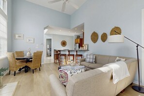 Televisión, chimenea y reproductor de DVD 