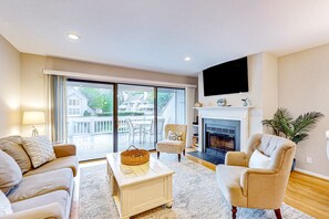 Télévision à écran plat, lecteur de DVD