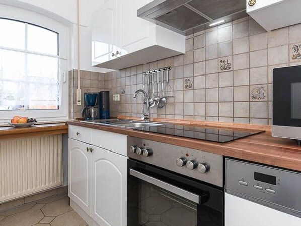 Køleskab, mikrobølgeovn, ovn, opvaskemaskine