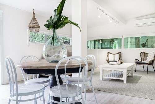 Shoreline Hideaway - Hidden Hideaway close to the beach