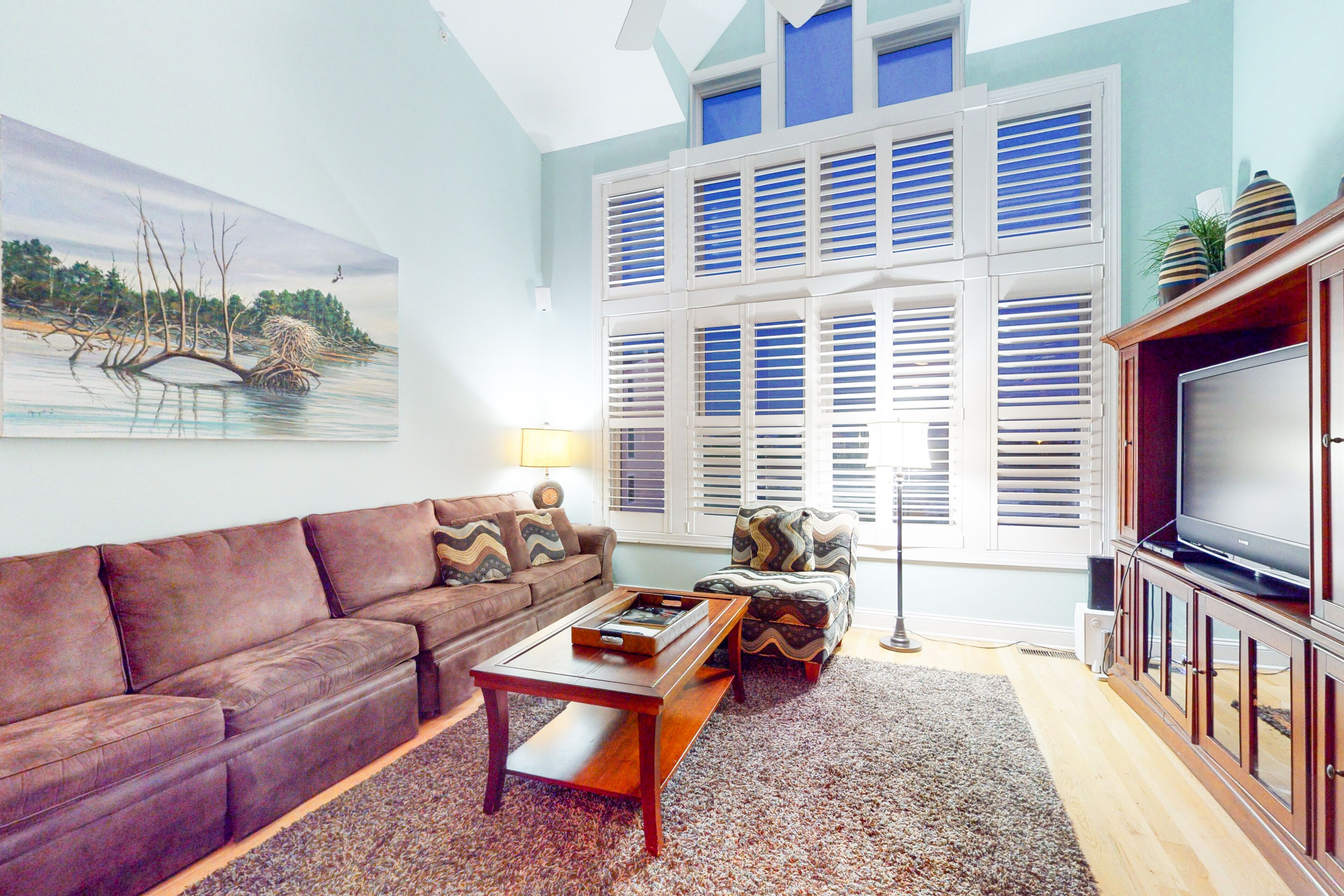 Dog-friendly townhome w/ elevator, outdoor shower, gas grill & shared pool/pier