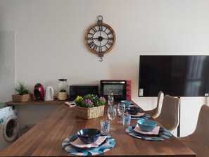 Lägenhet - 2 sovrum | Eget pentry | Stort kylskåp, mikrovågsugn, ugn och spishäll