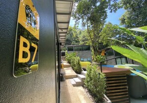 Economy Double Room (Fan Room - B7) | Ylelliset vuodevaatteet, yksilöllisesti sisustettu