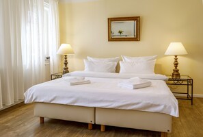 Double Room (Gelbes Zimmer) | Individually decorated, individually furnished, blackout curtains - Bauerncafé & Pension Drostenhof (Rees)