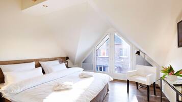 House, 5 Bedrooms, Patio (Remise) | Individually decorated, individually furnished, blackout drapes