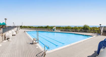 Sea Colony Ocean 8th floor condo w/ gym, tennis court, and balcony